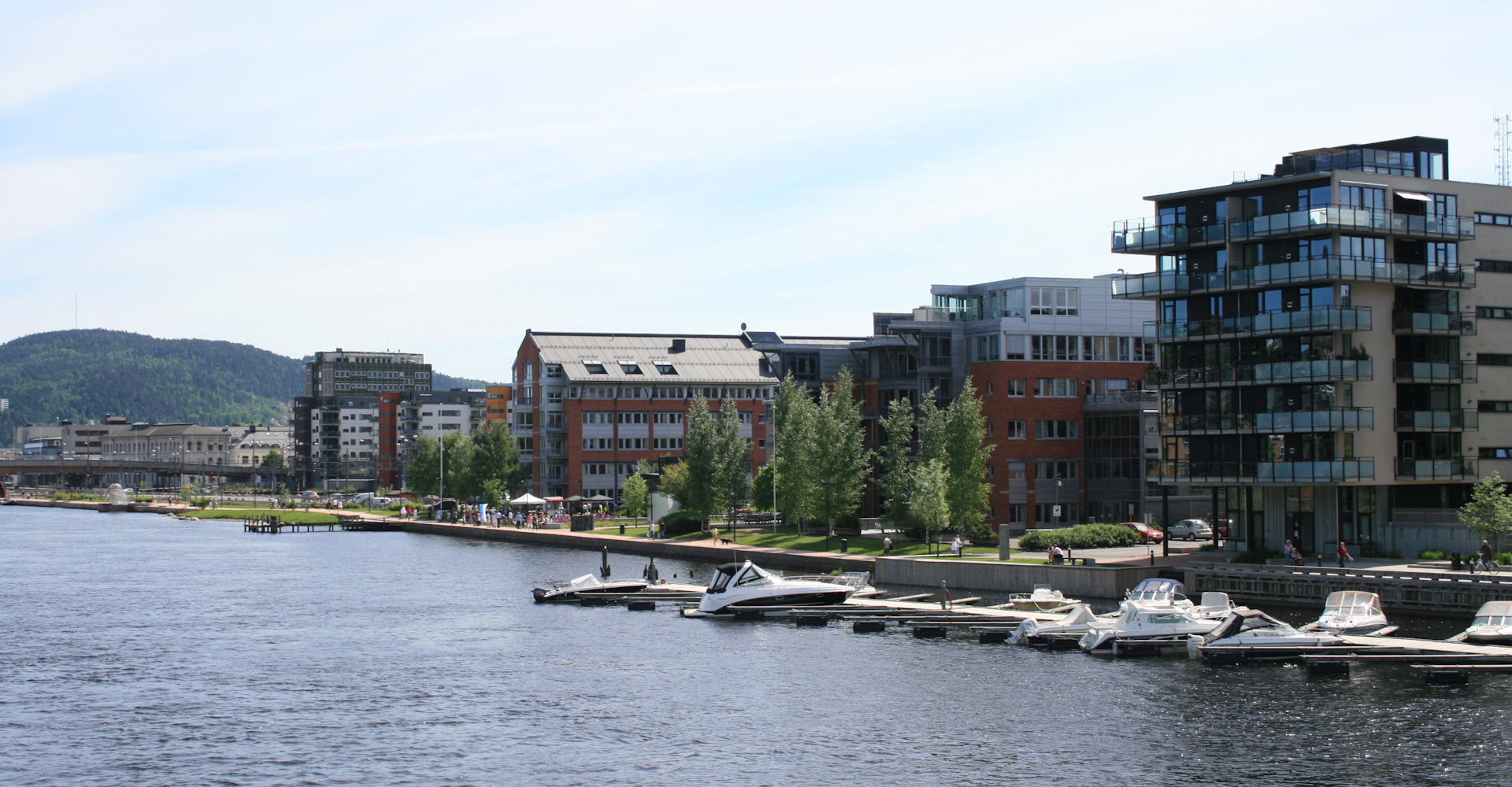 012 langs elven på Strømsøsiden-foto Geir Johansen.jpg