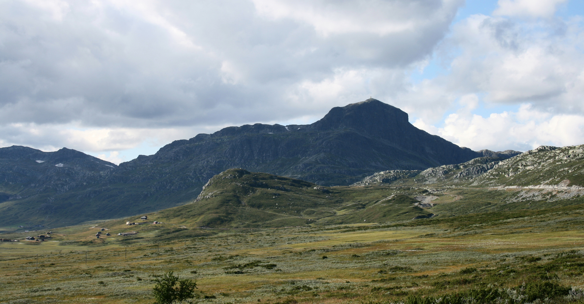 0001 Utsikt mot Båtskaret og Jotunheimen fra Garli og start på turistvegen-foto Geir Johansen.jpg