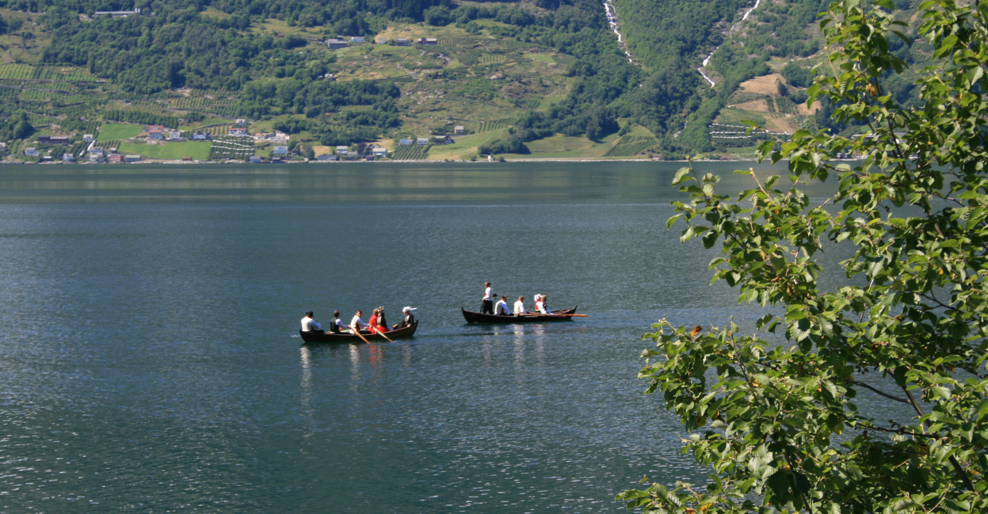 Moderne brudeferden i Hardanger-foto Geir Johansen.jpg