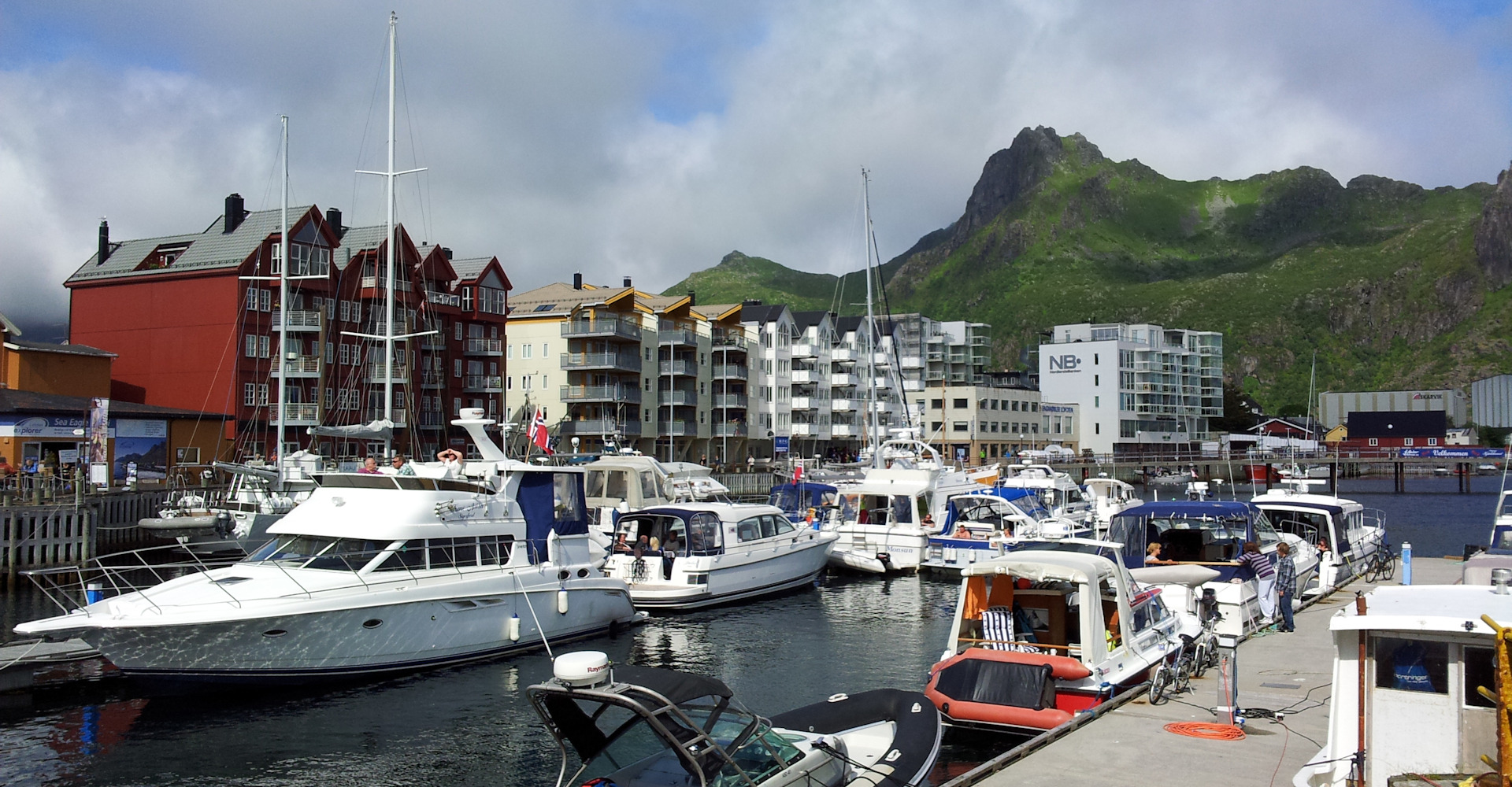 029 Lofoten - Svolvær - kaipromenaden og havnen - foto Geir Johansen.jpg