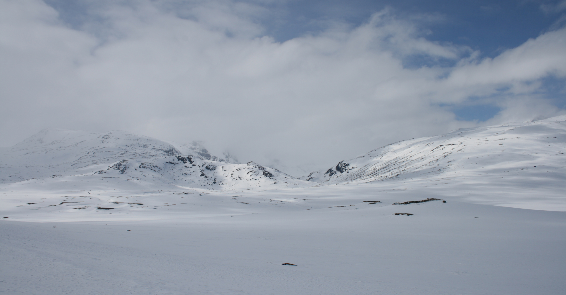 0015 Jotunheimen i vinterdrakt i mai-foto Geir Johansen.jpg