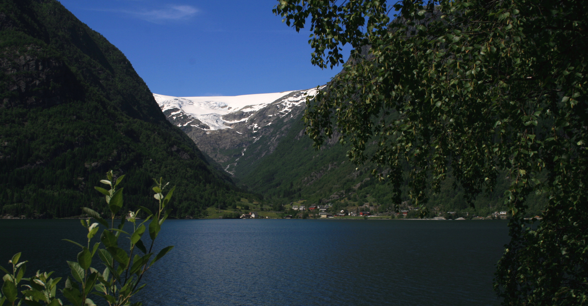 0001 2 Buerdalen og Buerbreen - foto Geir Johansen.jpg