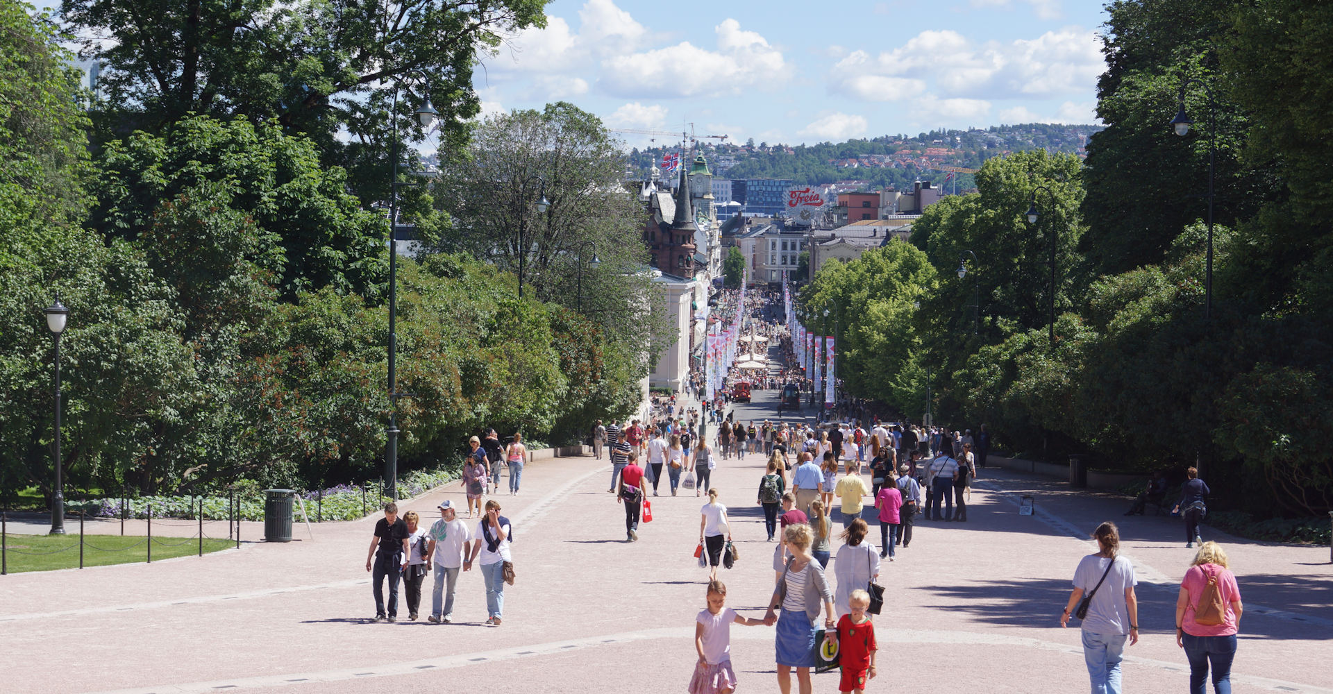 006 Det kongelige slott-Karlsjohans gate - Foto Geir Johansen.jpg