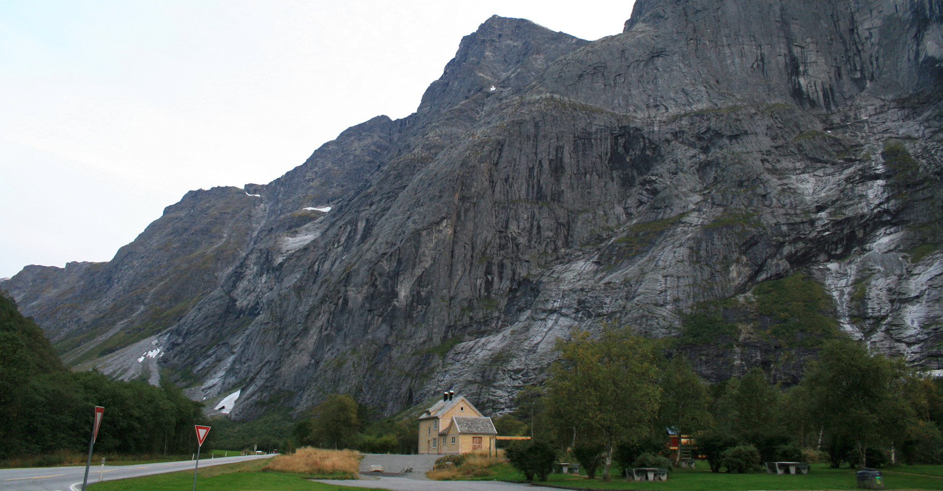 003 Trolltindene- Foto Geir Johansen.jpg