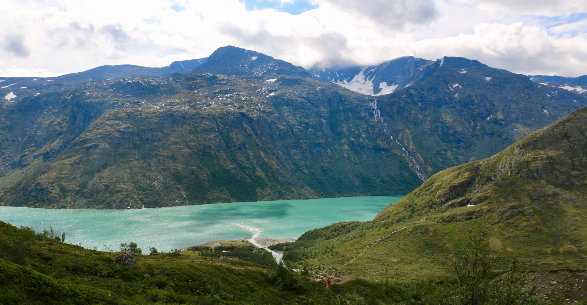 009 Gjendevatn og Memurubu - Memurudalen - Foto Mickaël Delcey.jpg