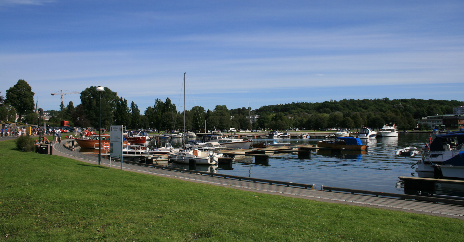 002 Langs havnepromenaden rett nedenfor sentrum-foto Geir Johansen.jpg
