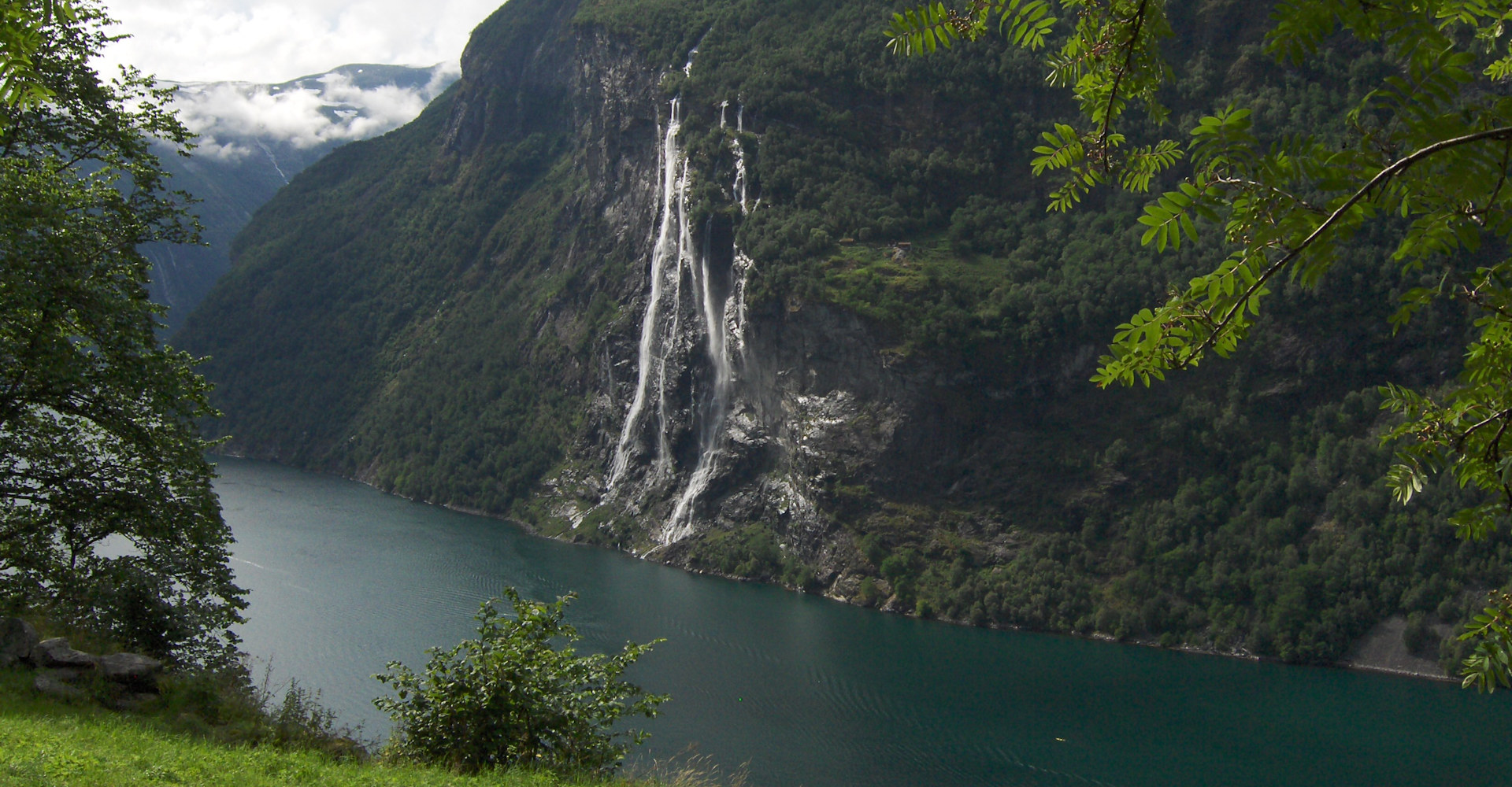 001 de 7 søstre - wikipedia free comm -  foto Lefdal.jpg