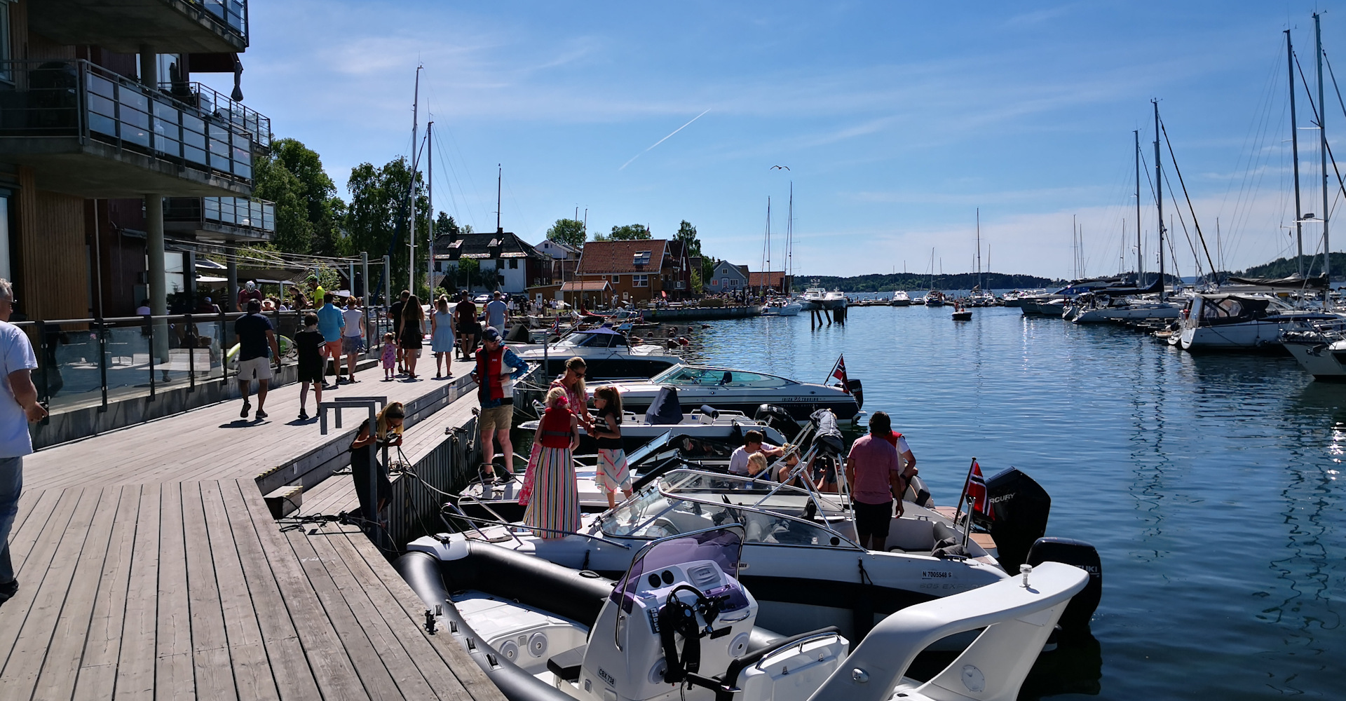 På vandretur langs kaipromenaden og sentrum-foto Geir Johansen.jpg