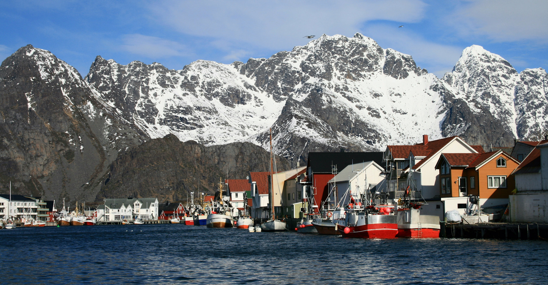 002-fiskebåter langs bryggene-foto Geir Johansen.jpg