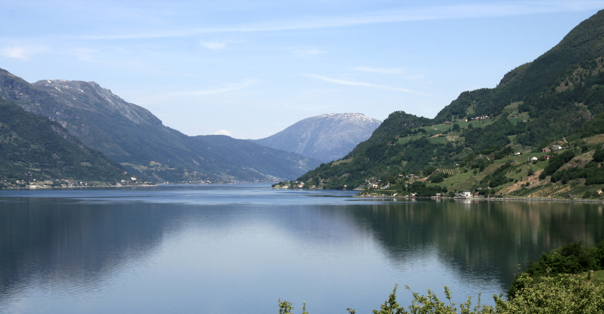 0005Utsikt mot Ullensvang - foto Geir Johansen.jpg