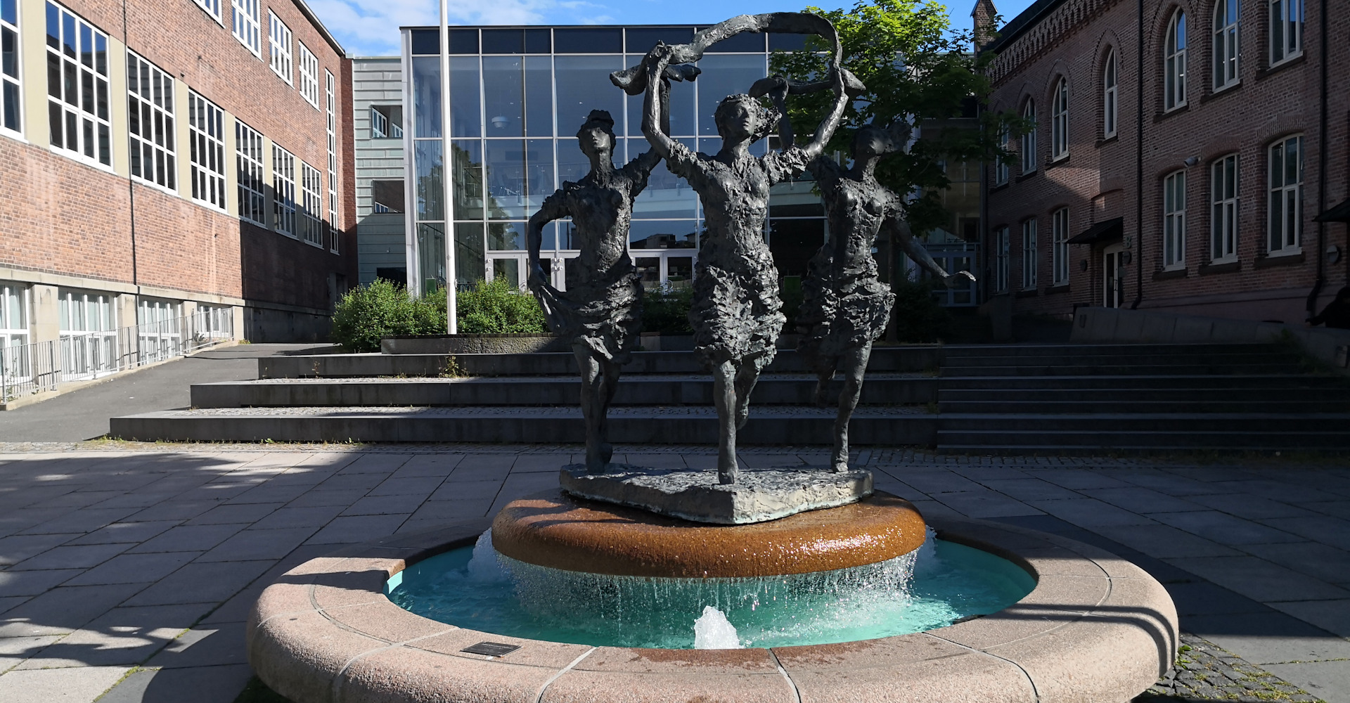 009 Skulpturer langs gågaten-foto Geir Johansen.jpg