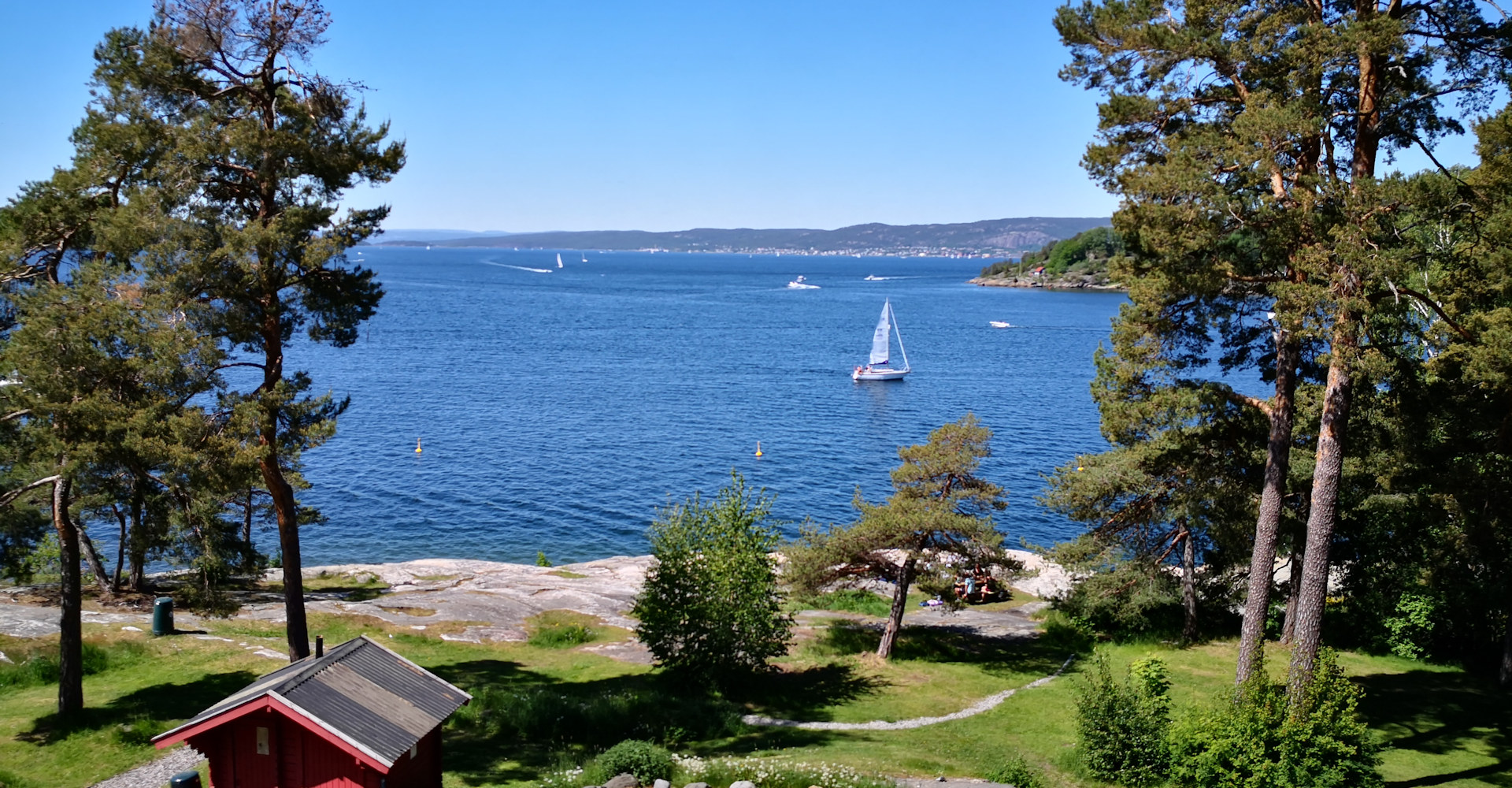 013 Yrende båtliv på fjorden-foto Geir Johansen.jpg