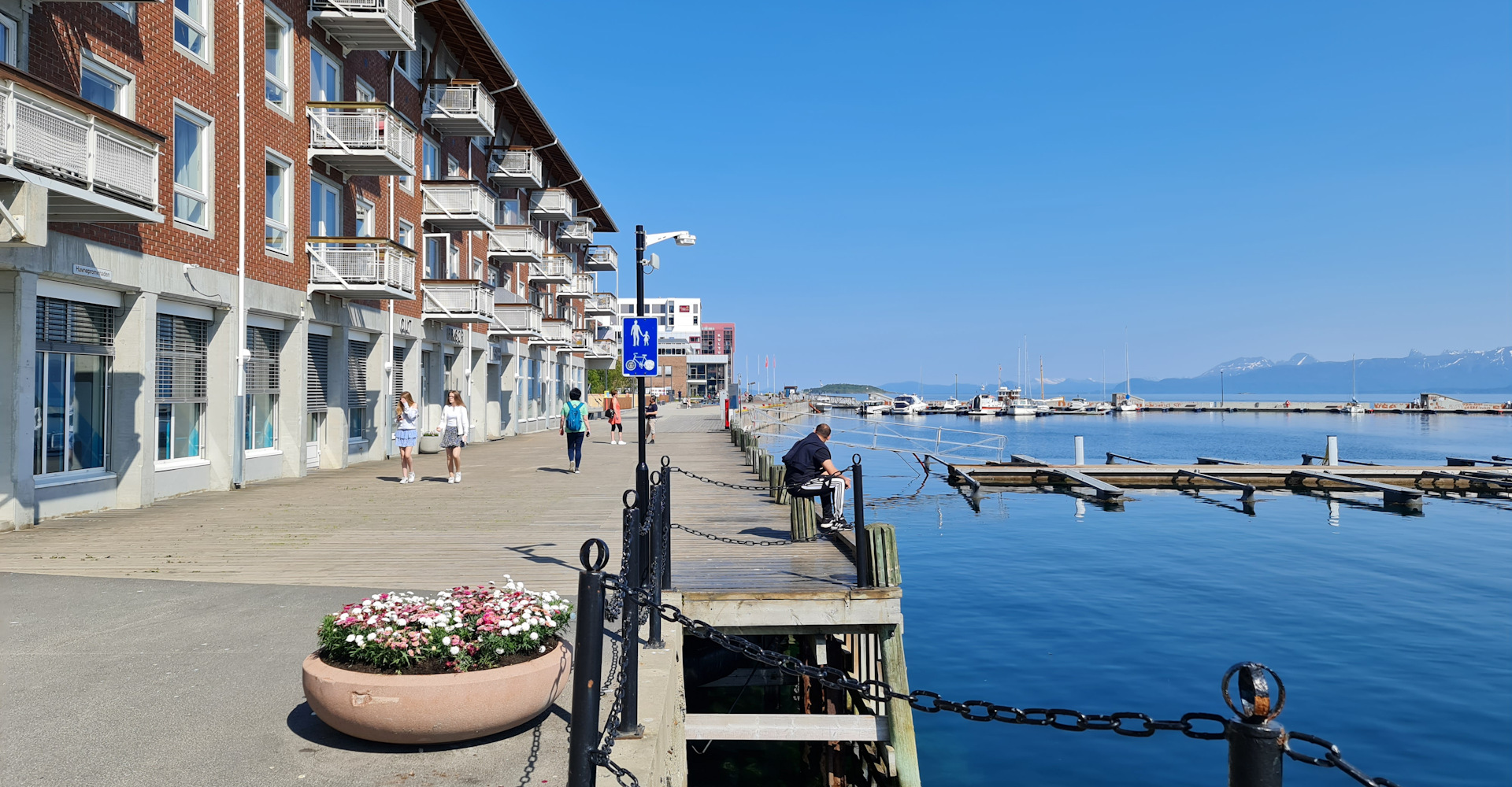 Banner 009 Langs havnepromenaden - Foto Geir Johansen.jpg