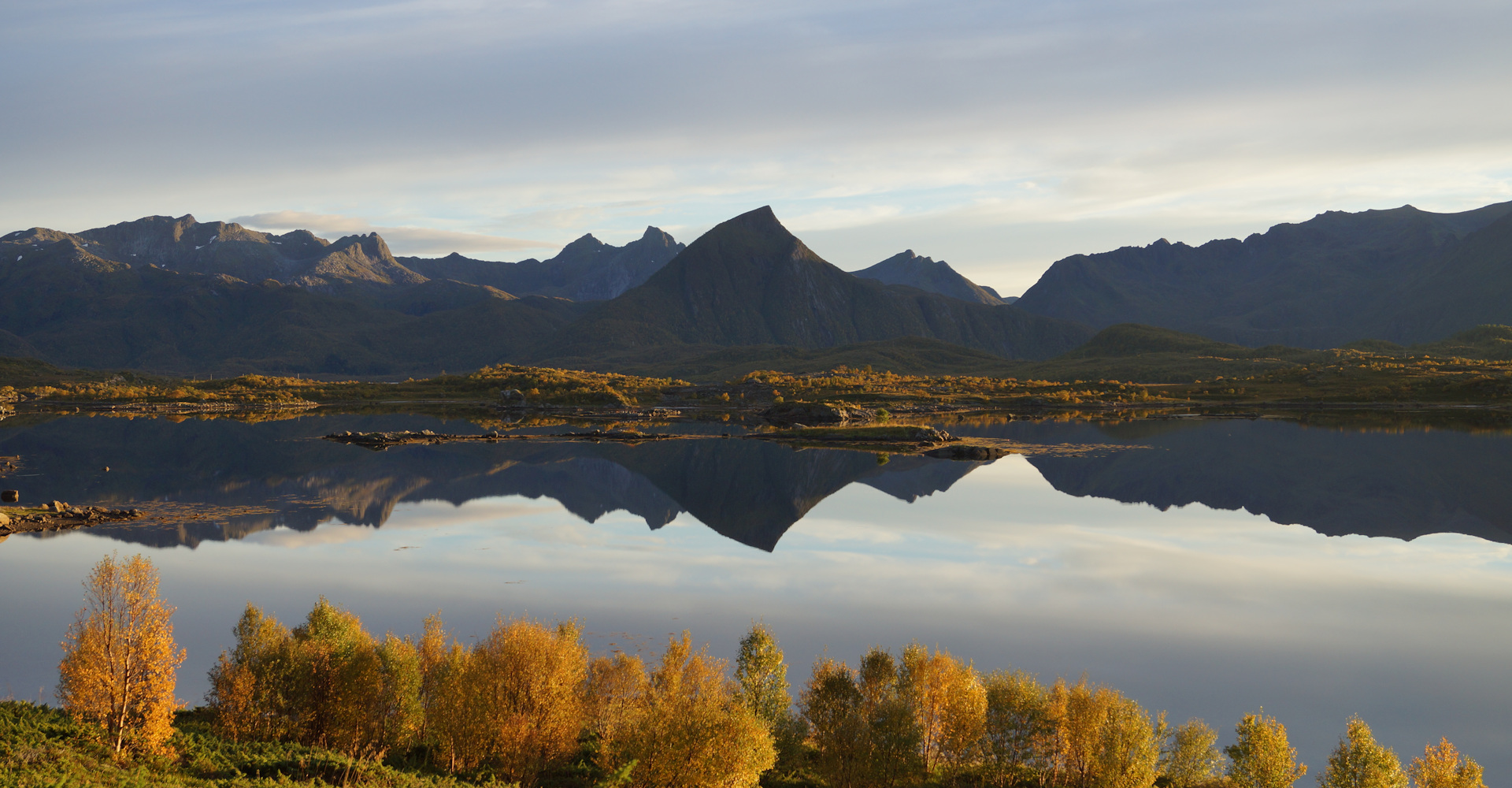 021d Utsikt mot Blålyngen over vatnfjorden- foto Geir Johansen.jpg