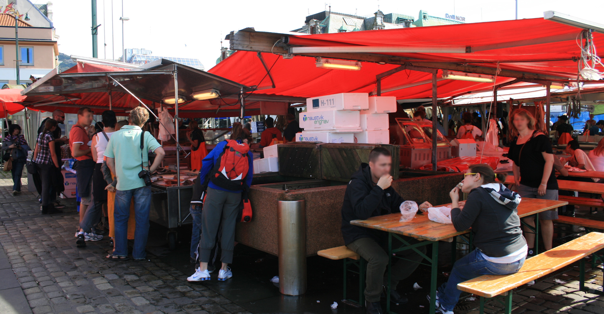013 Fra det kjente fisketorget ved sentrum-foto Geir Johansen.jpg