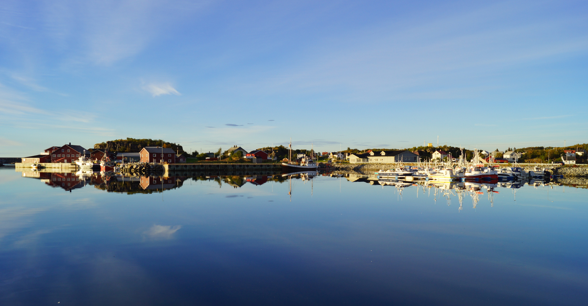 017 Lofoten - Havnen i det lille fiskeværet Laukvik - foto Geir Johansen.jpg