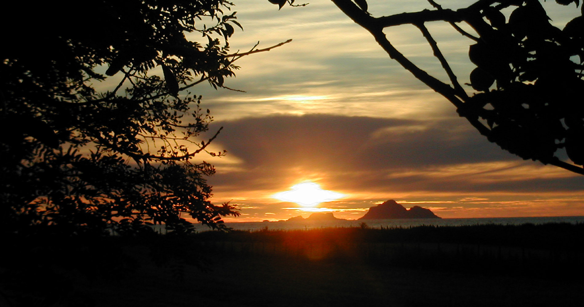 024 - Midnattsola sett fra Laukvik - foto Geir Johansen.jpg