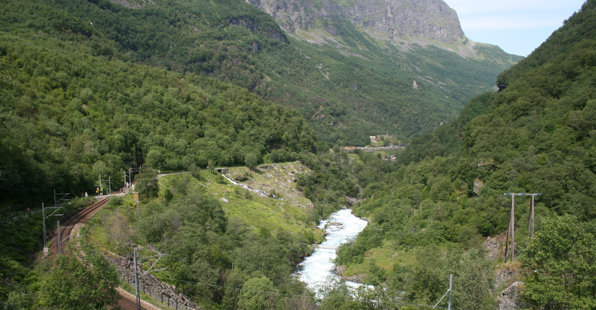 008 C2 Flåmsbanen - På tur inn Flåmsdalen - foto Geir Johansen.jpg