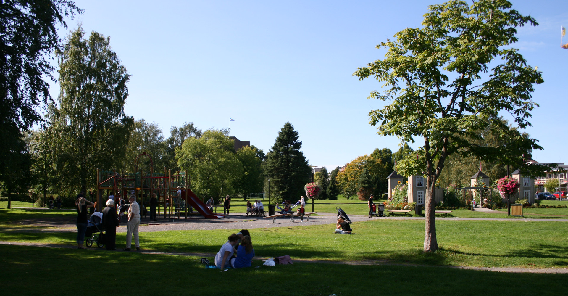 007Park og lekeplass ved sentrum og torget-foto Geir Johansen.jpg