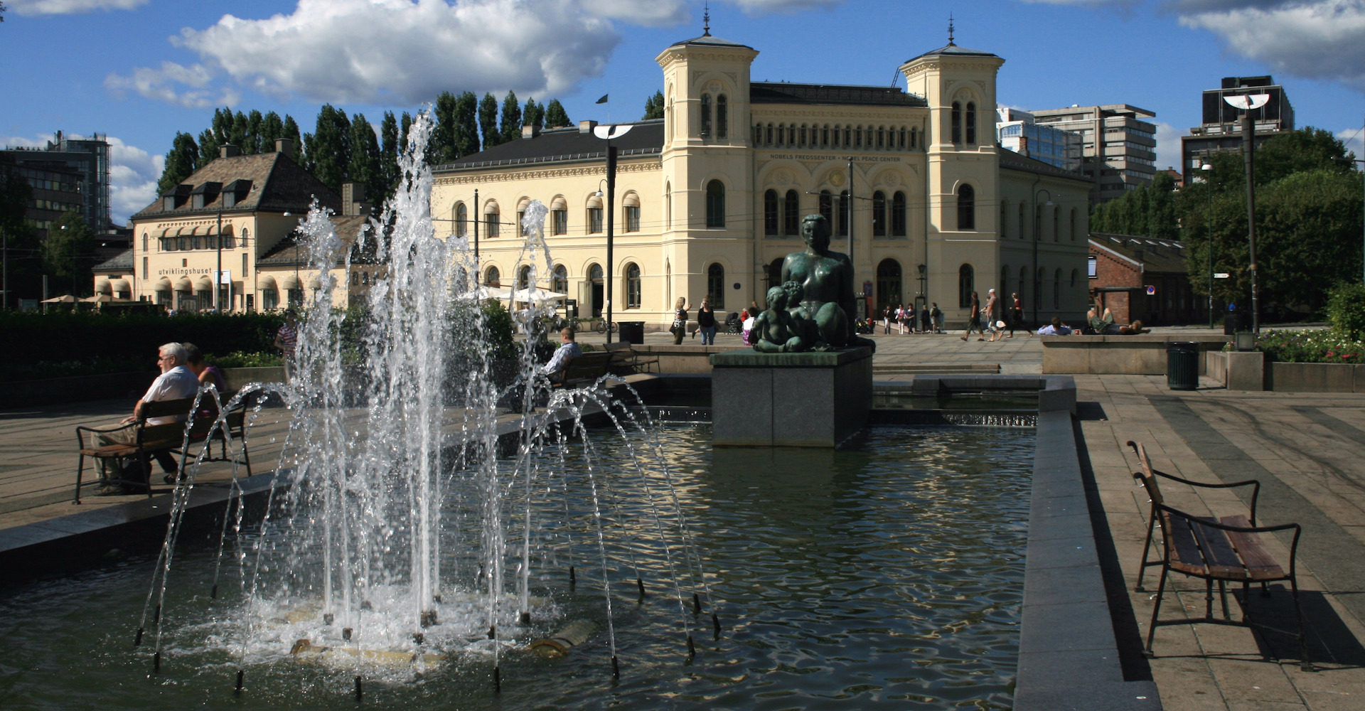 021 B Rådhsplassen og Nobels fredssenter-foto Geir Johansen.jpg