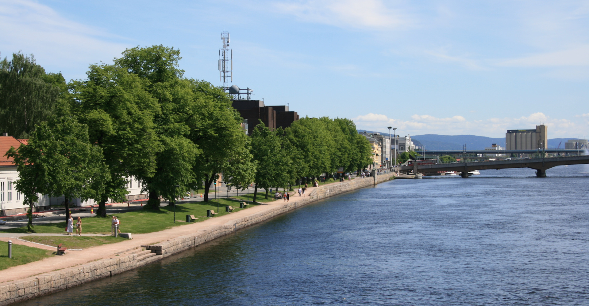 013 langs elven på Bragernessiden-foto Geir Johansen.jpg