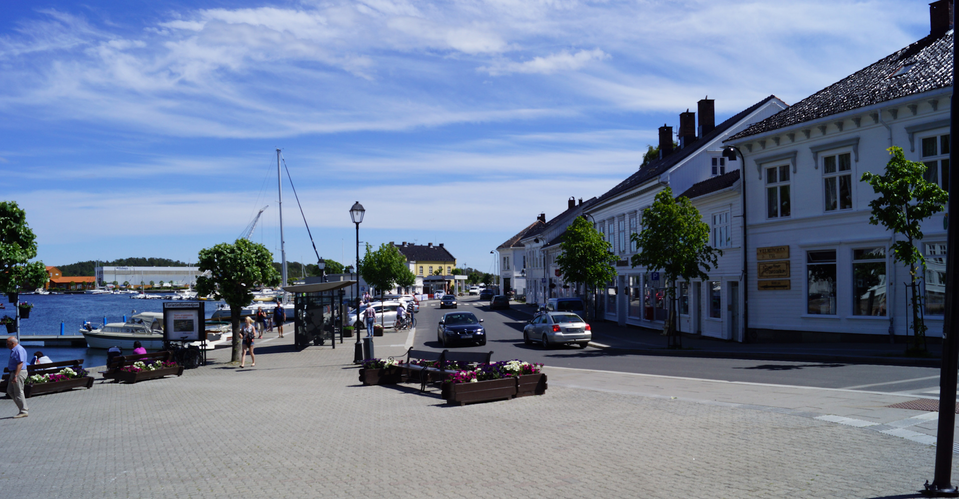 008 1 langs høre side av havnen fra torget-foto Geir Johansen.jpg
