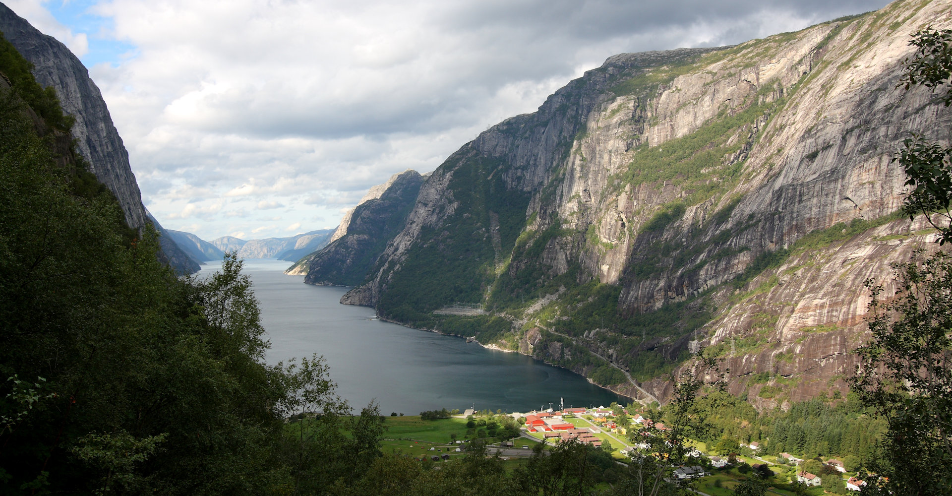 006 Lysefjorden sett fra Lysebotn - Foto Falk Lademann.jpg