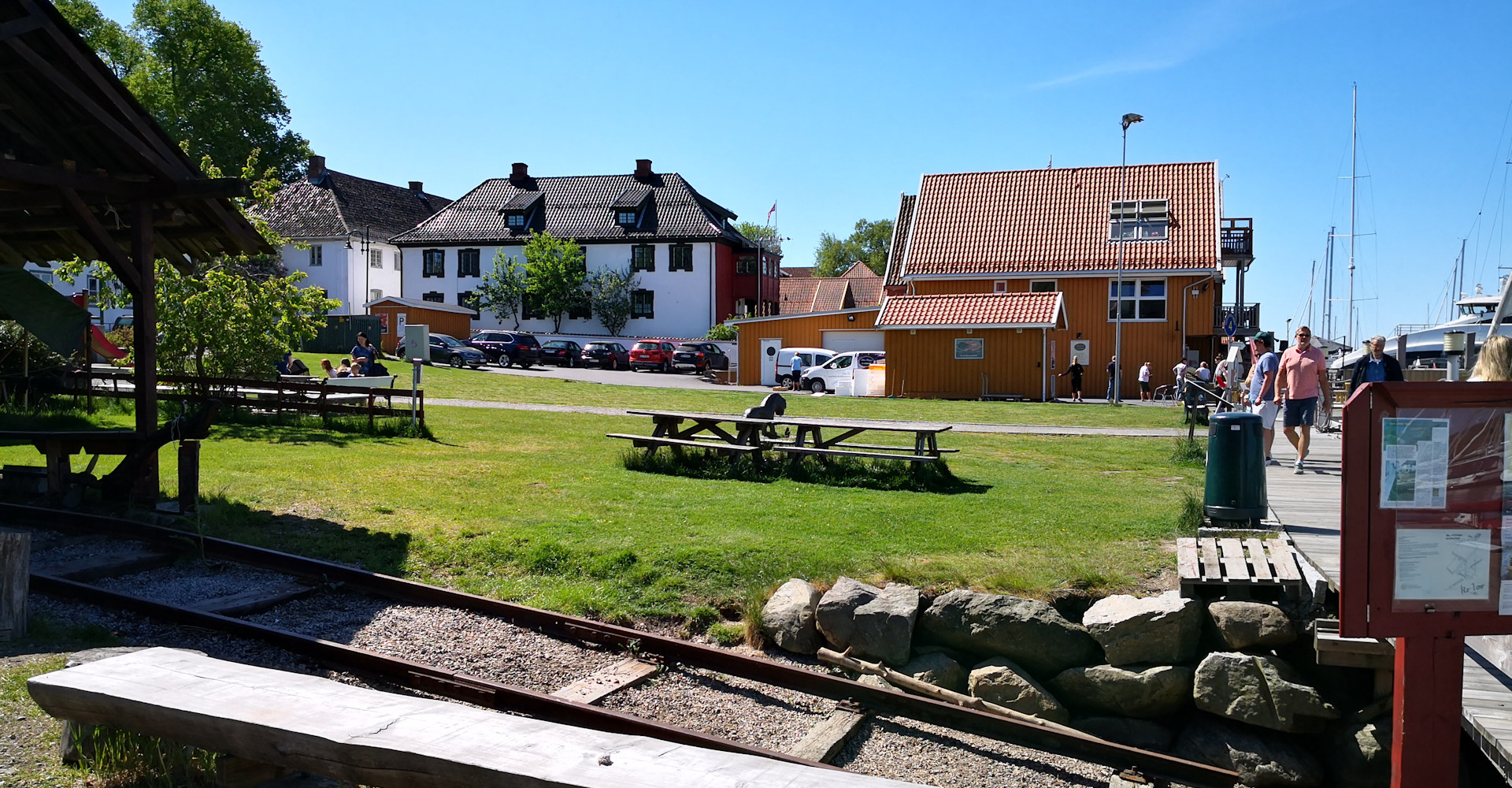 008 Litt av torget og parken i sentrum-foto Geir Johansen.jpg