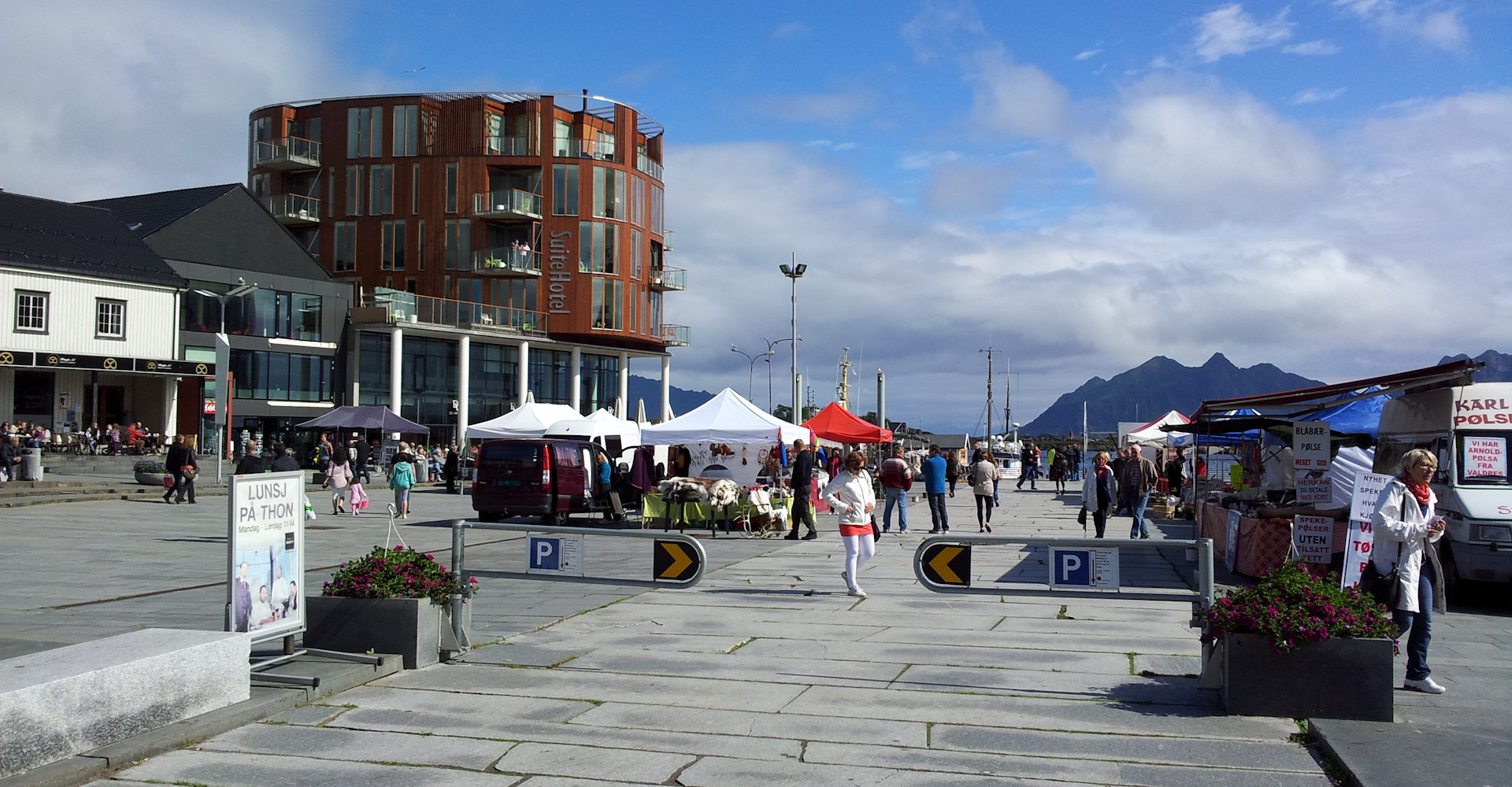 004 Svolvær torg mot havnen-foto Geir Johansen.jpg