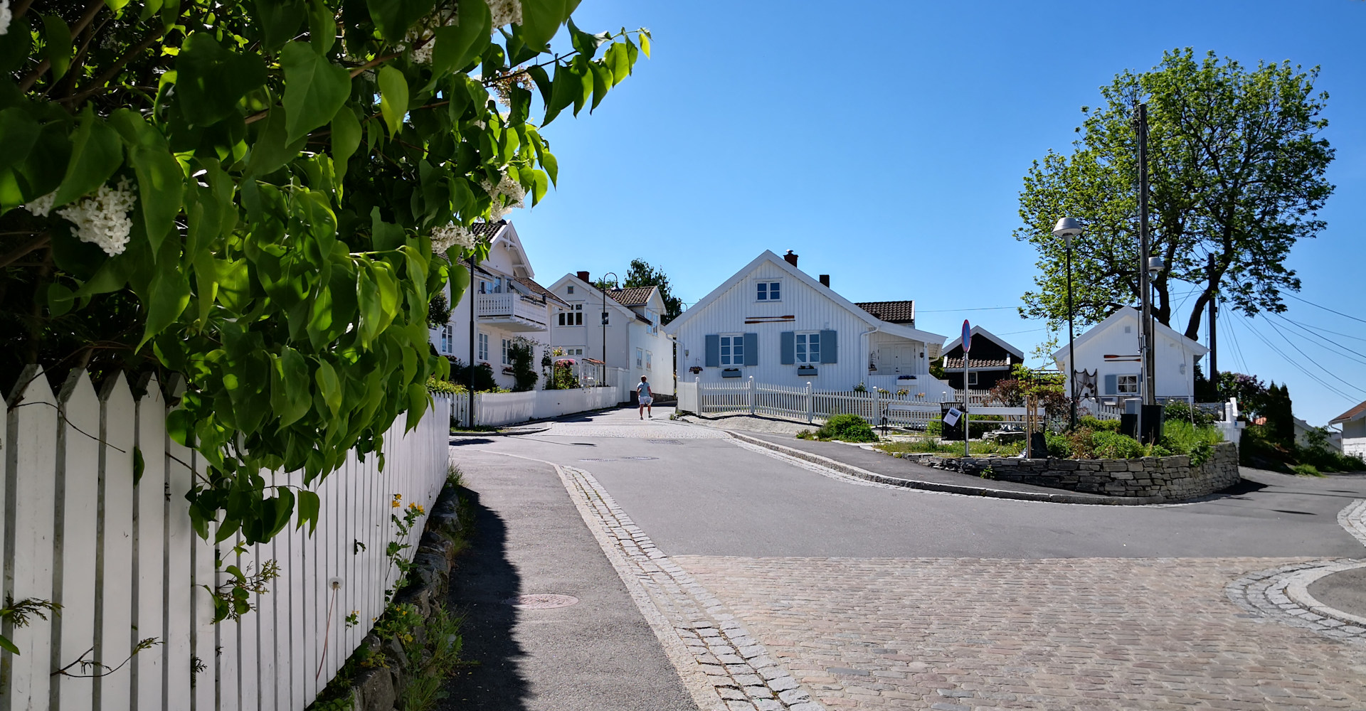 006 Hvitmalte hus og trange gater-foto Geir Johansen.jpg