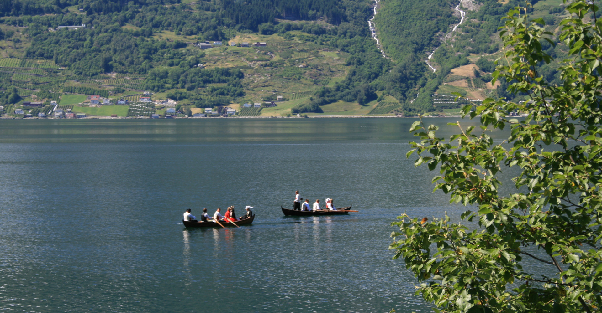 009 Moderne utgave av Brudeferden i Hardanger-foto Geir Johansen.jpg