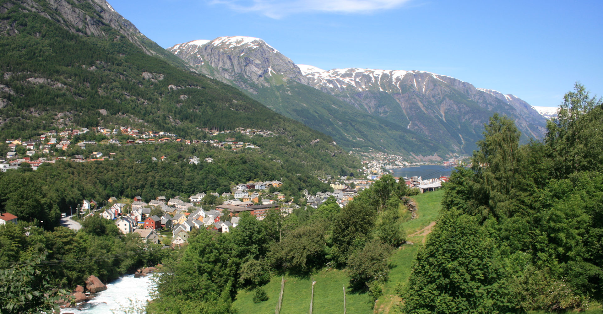 011 Odda ved Sørfjorden - Foto Geir Johansen.jpg