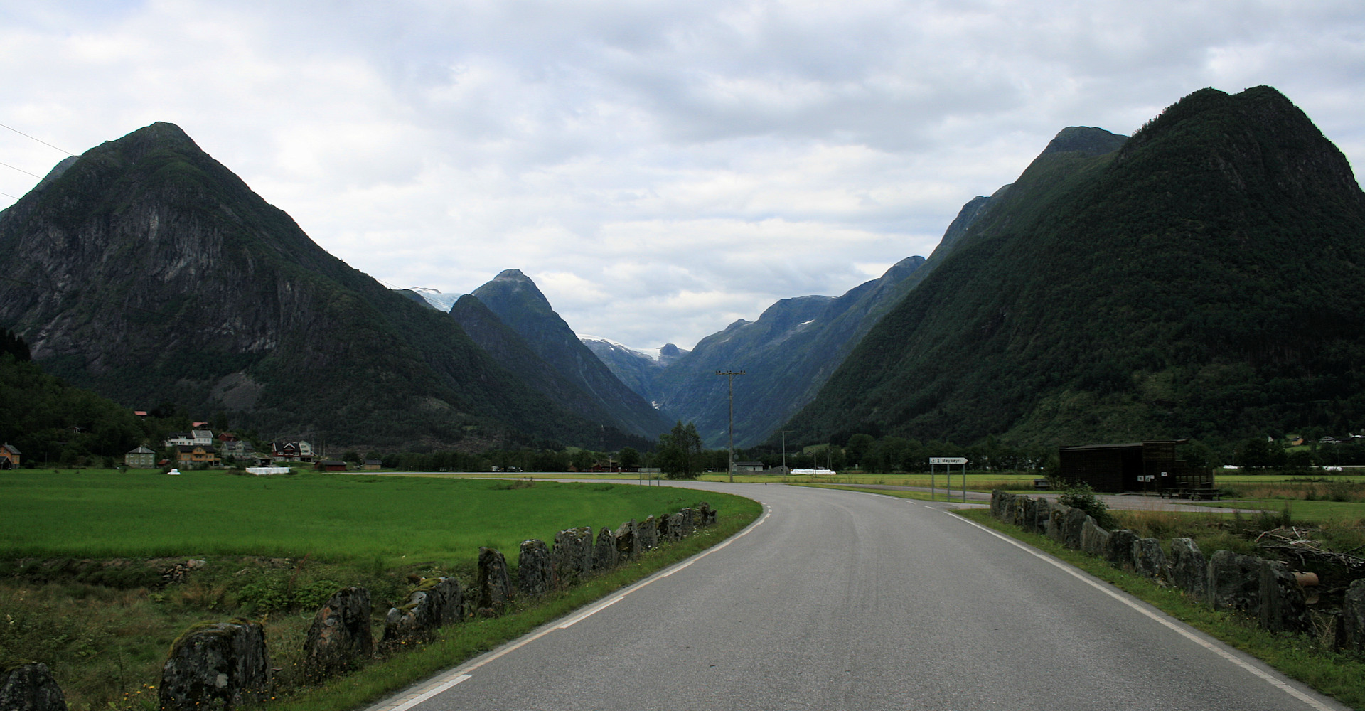 004 Fjærland mot Bøyabreen - Foto Geir Johansen.jpg