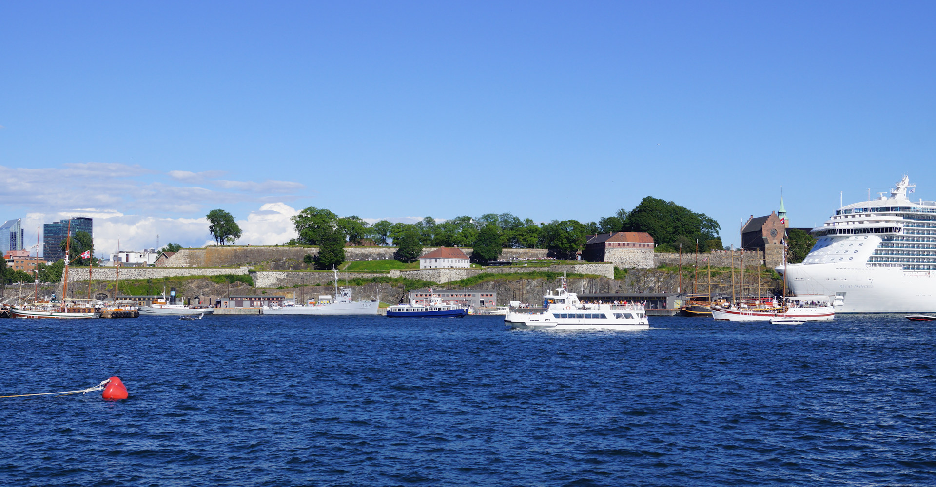 001 Utsikt over havnen mot Akershus festning 2 - Foto Geir Johansen.jpg