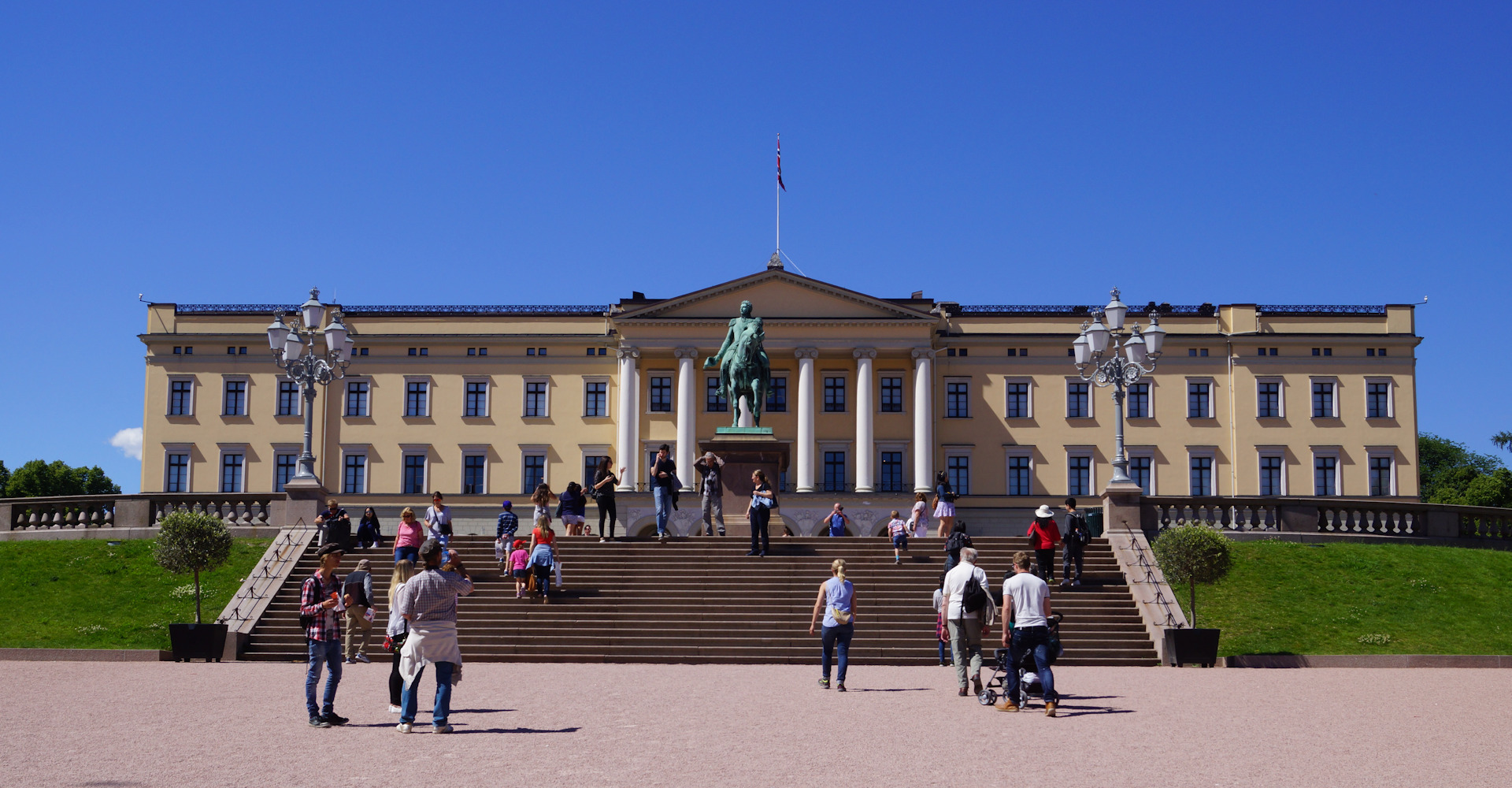 005 Det kongelige slott - Foto Geir Johansen.jpg