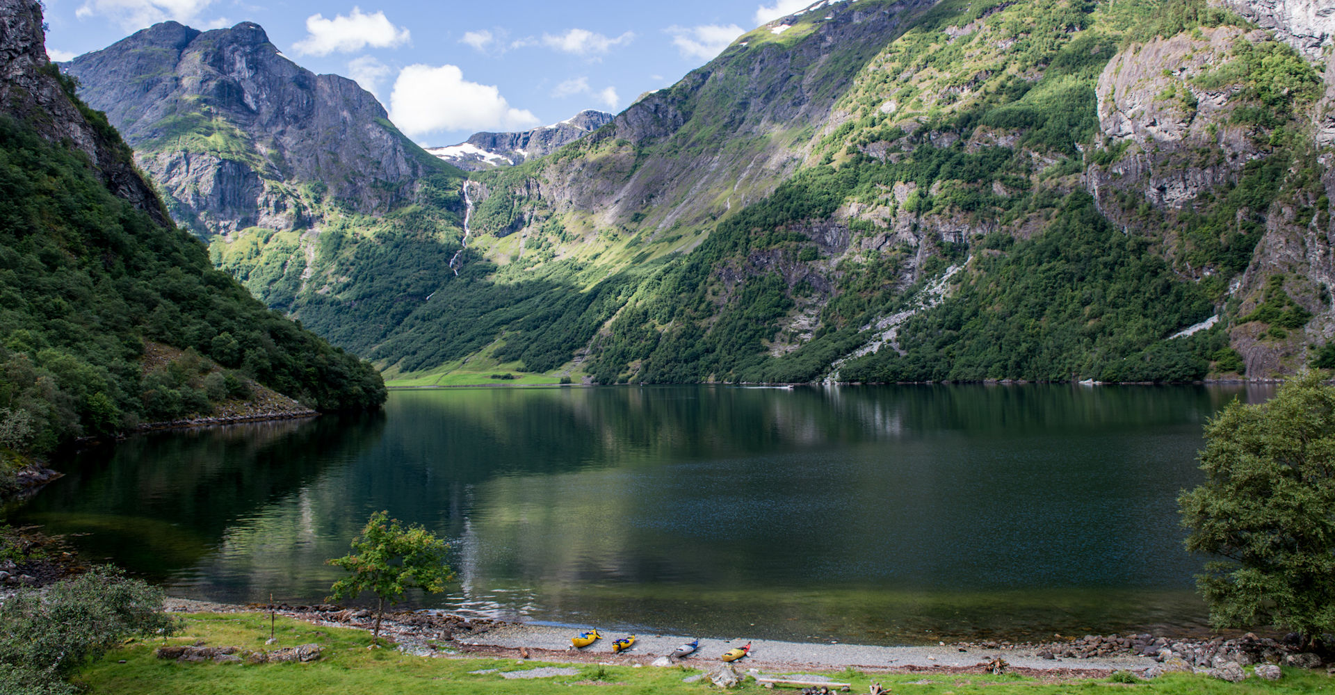 004 Nærøyfjorden - padlere klar - foto Robert Dimov.jpg