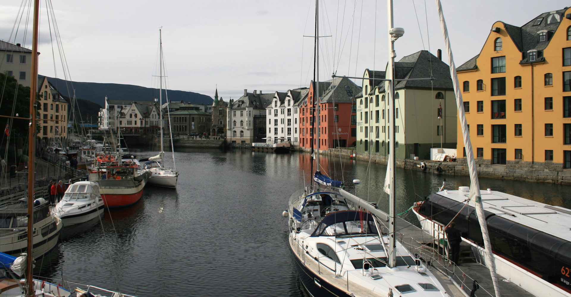 005 Langs Ålesundet mot Jugendstilsenteret-foto Geir Johansen.jpg