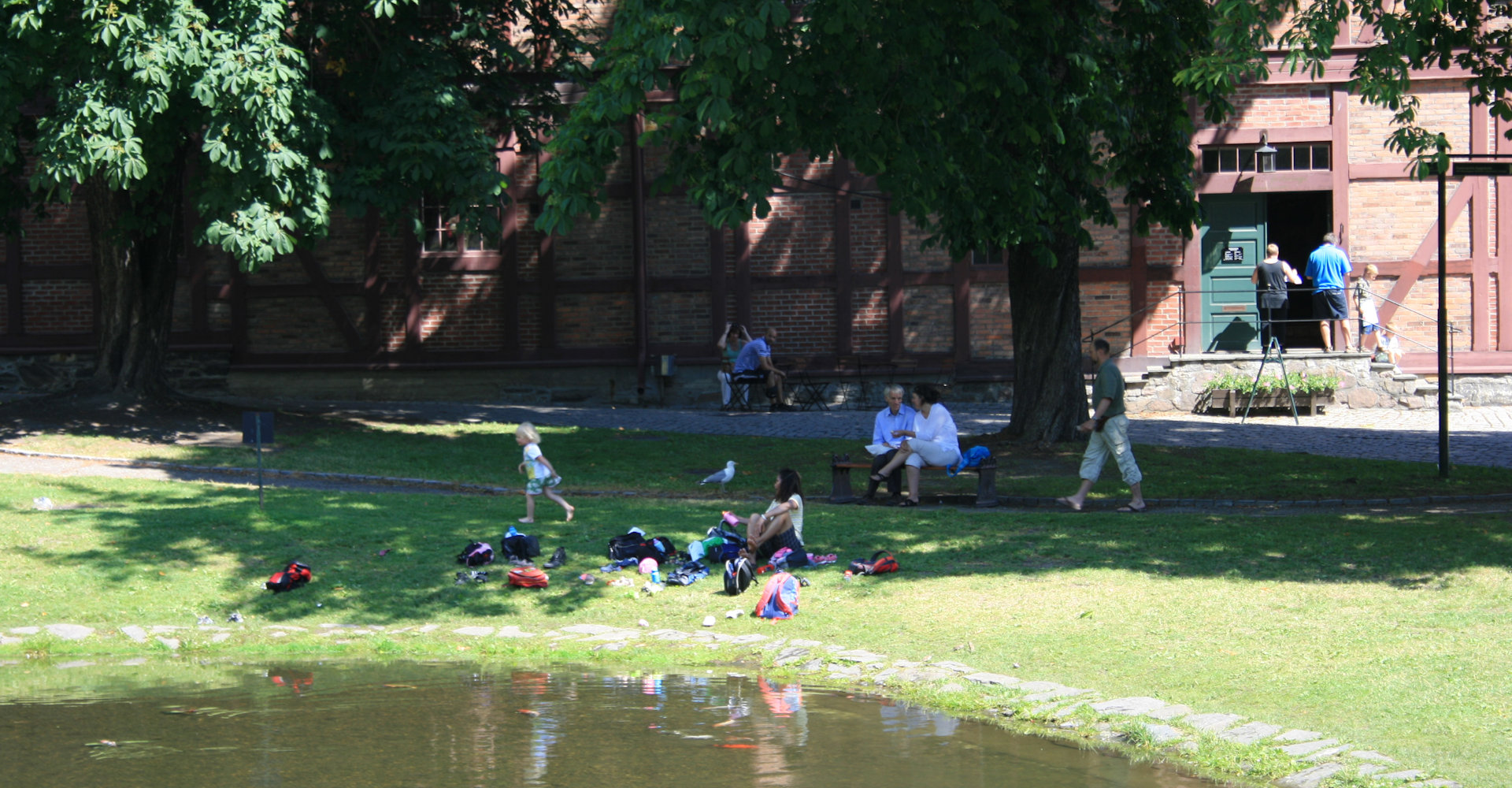 011 Besøkssenteret og tidligere arilleribygning - Foto Geir Johansen.jpg