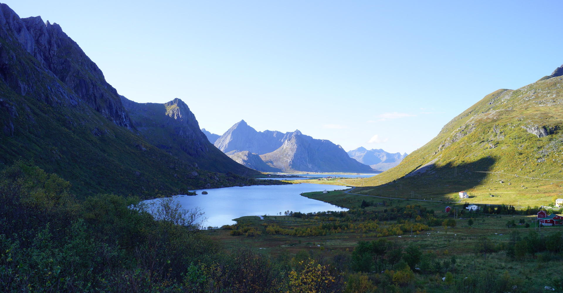 008 A Nappskaret-storvatnet mot Flakstad-foto Geir Johansen.jpg