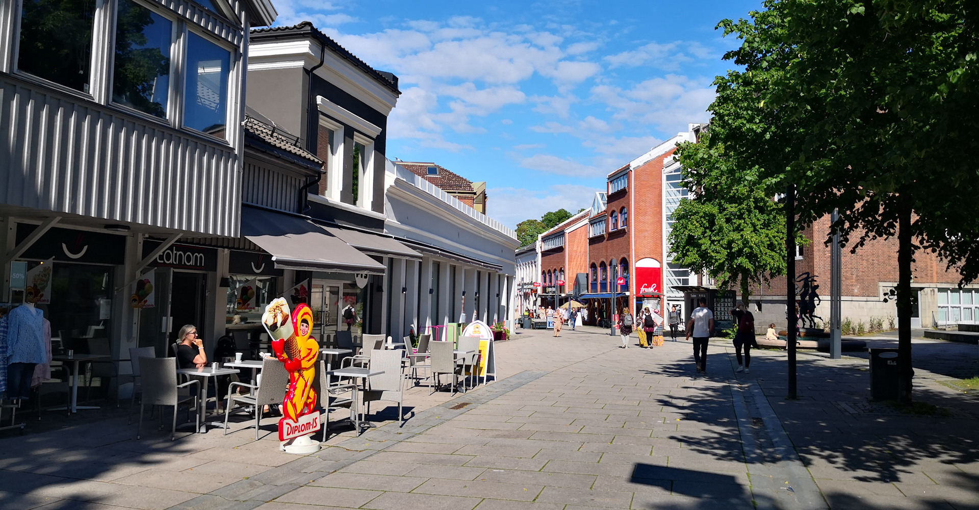 003 Langs gågaten i sentrum 2-foto geir Johansen.jpg