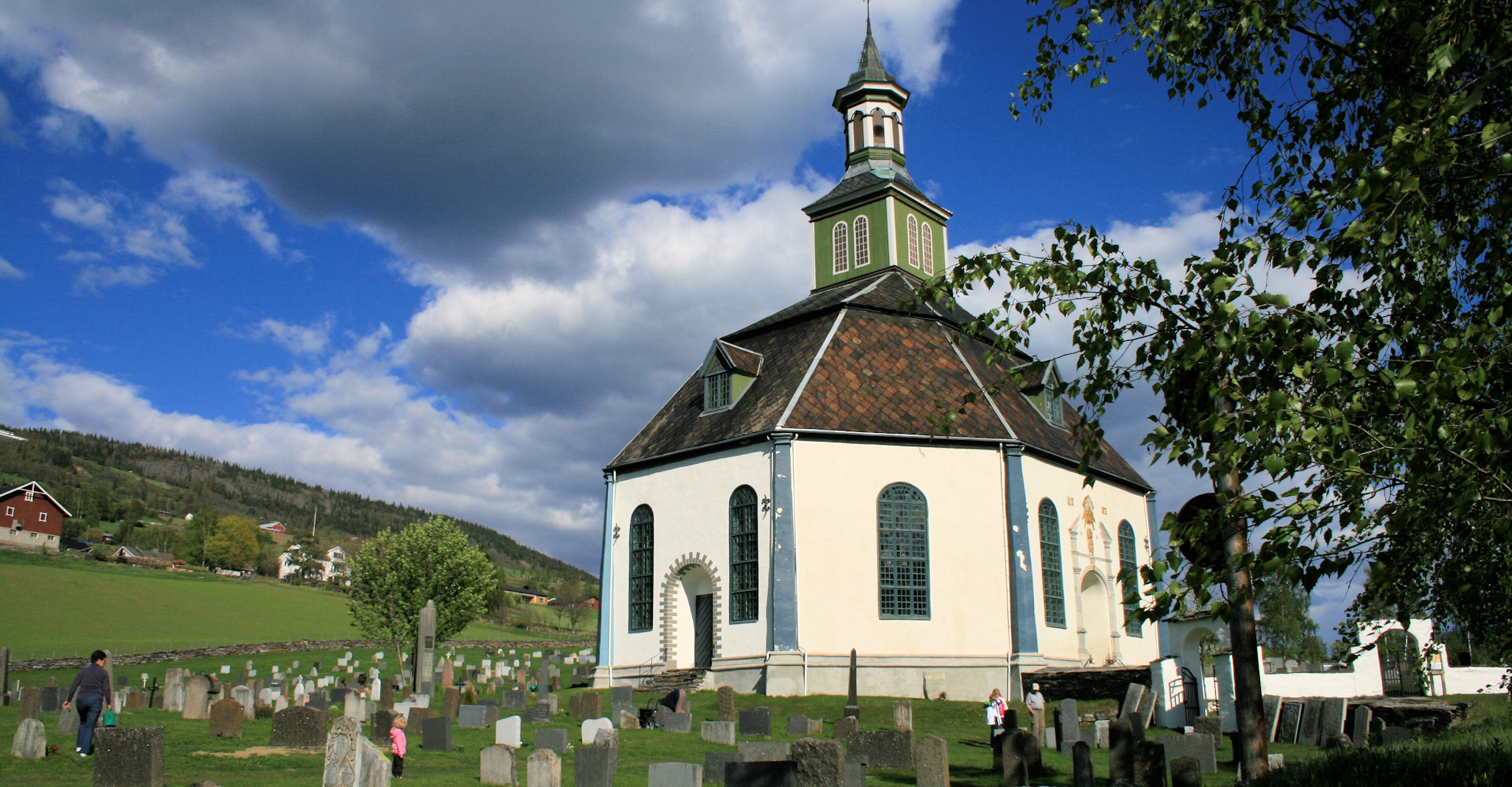 015 Sør Fron kirke - Foto Geir Johansen.jpg