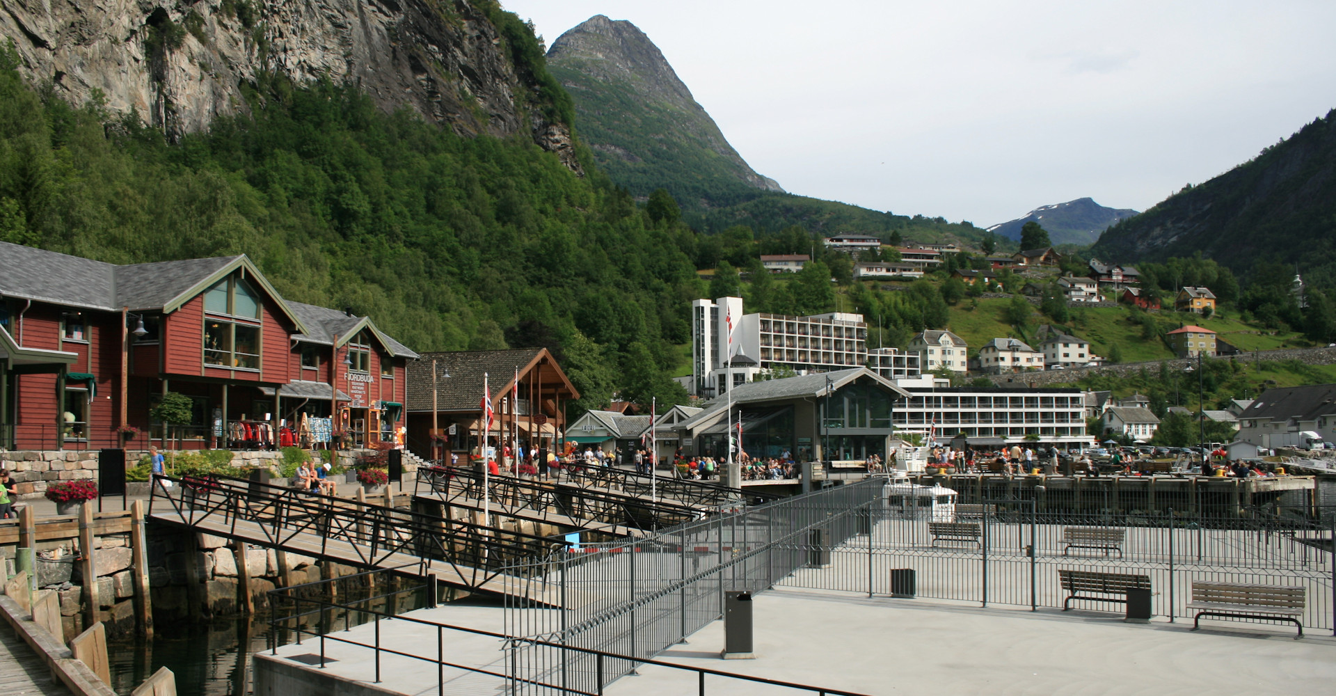 003 Geiranger sentrum oh havn-foto Geir Johansen.jpg