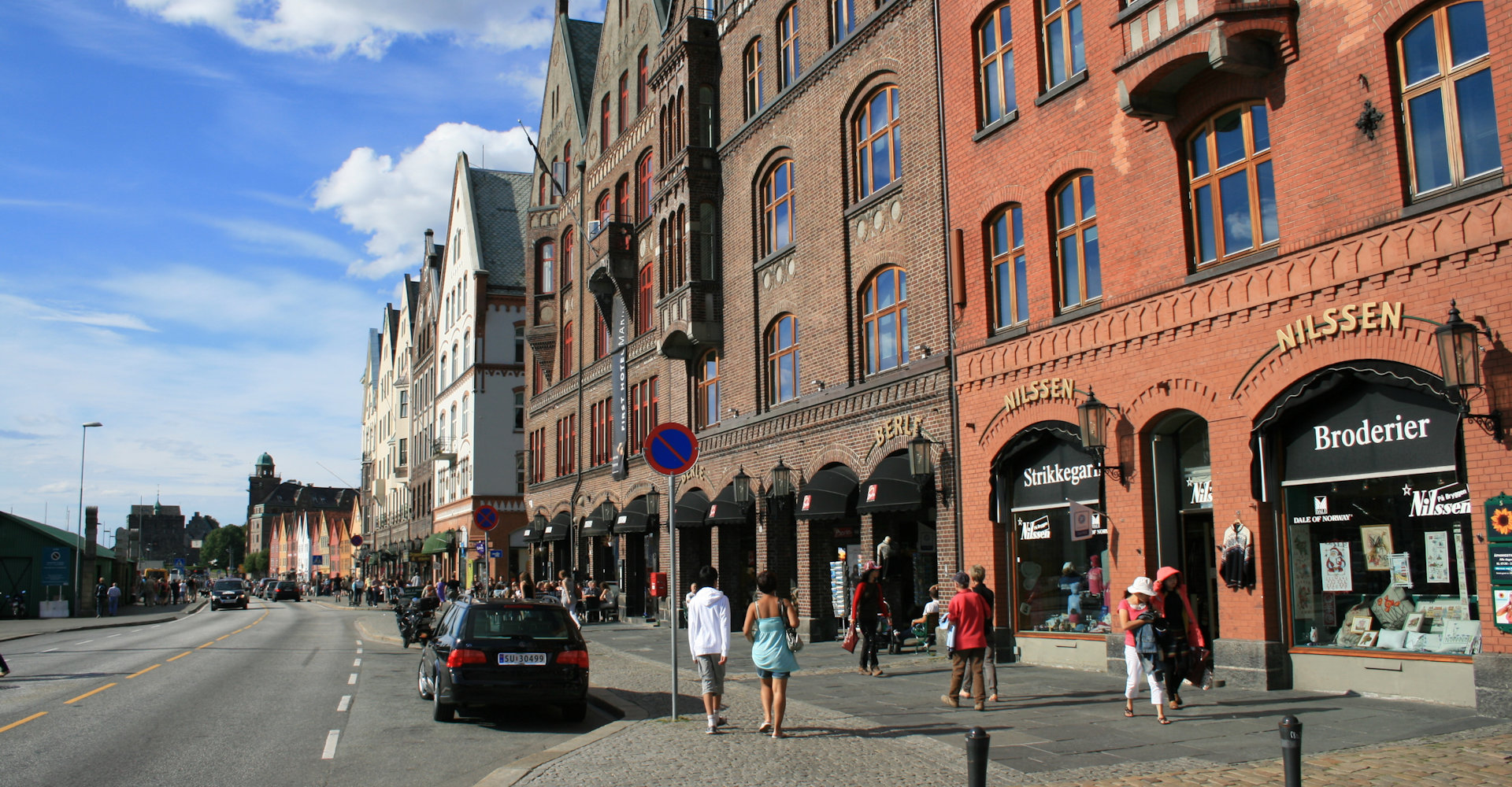 004 A På tur nedover mot bryggen fra sentrum - foto Geir Johansen.jpg