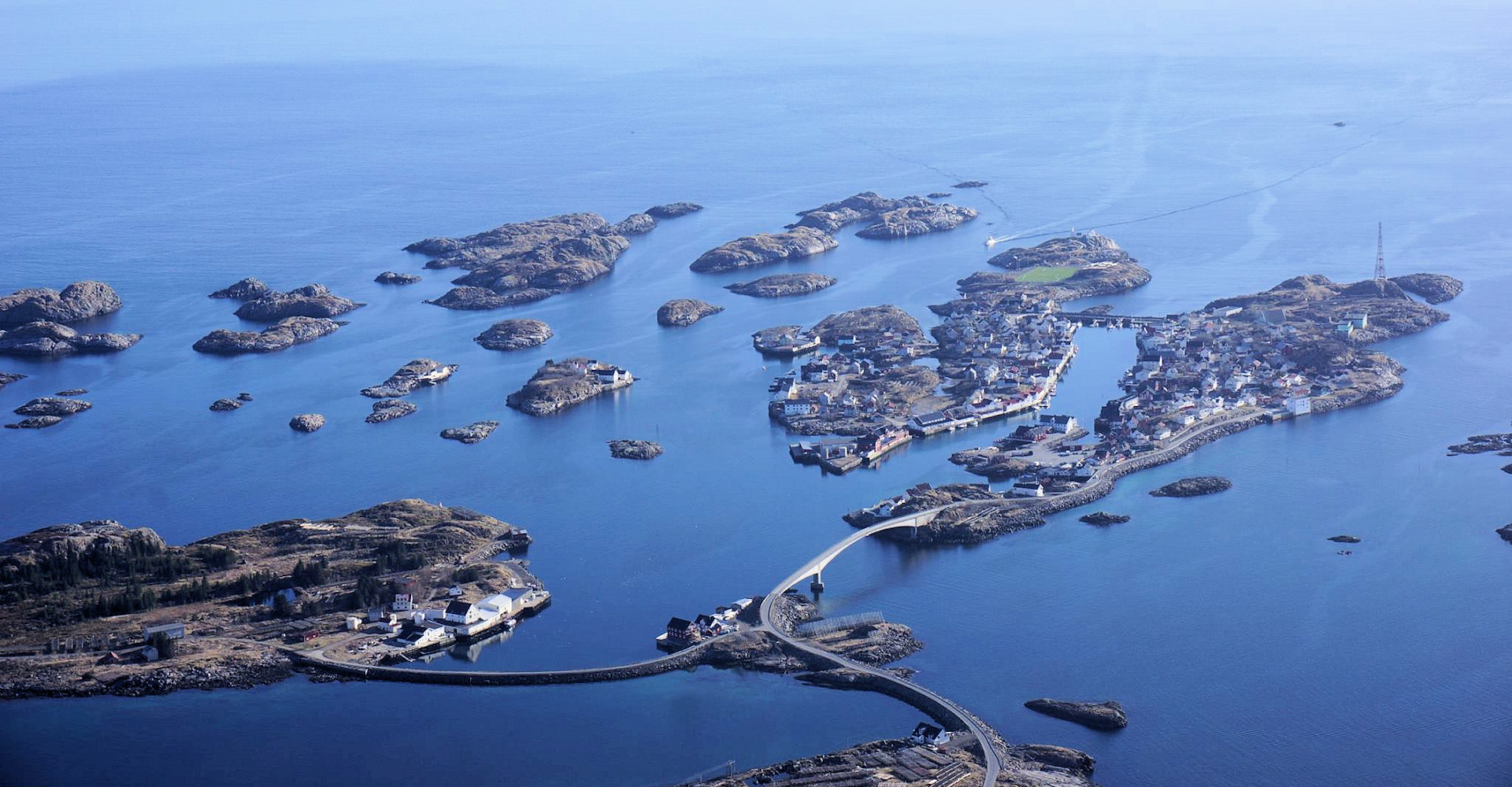 013-Henningsvær sett fra Festvågtinden-foto Trine Mentzen.jpg