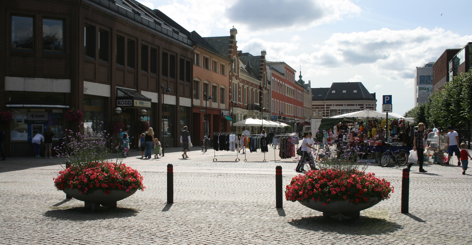 Kristiansand 008 Banner-sentrum-torget-og salgsboder- - foto Geir Johansen.jpg
