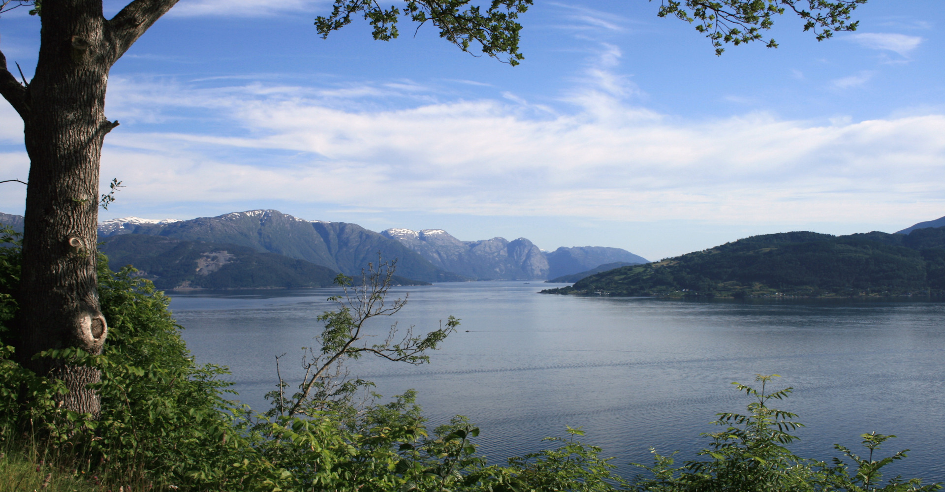 002 Hardangerfjorden ved Øystese-foto Geir Johansen.jpg
