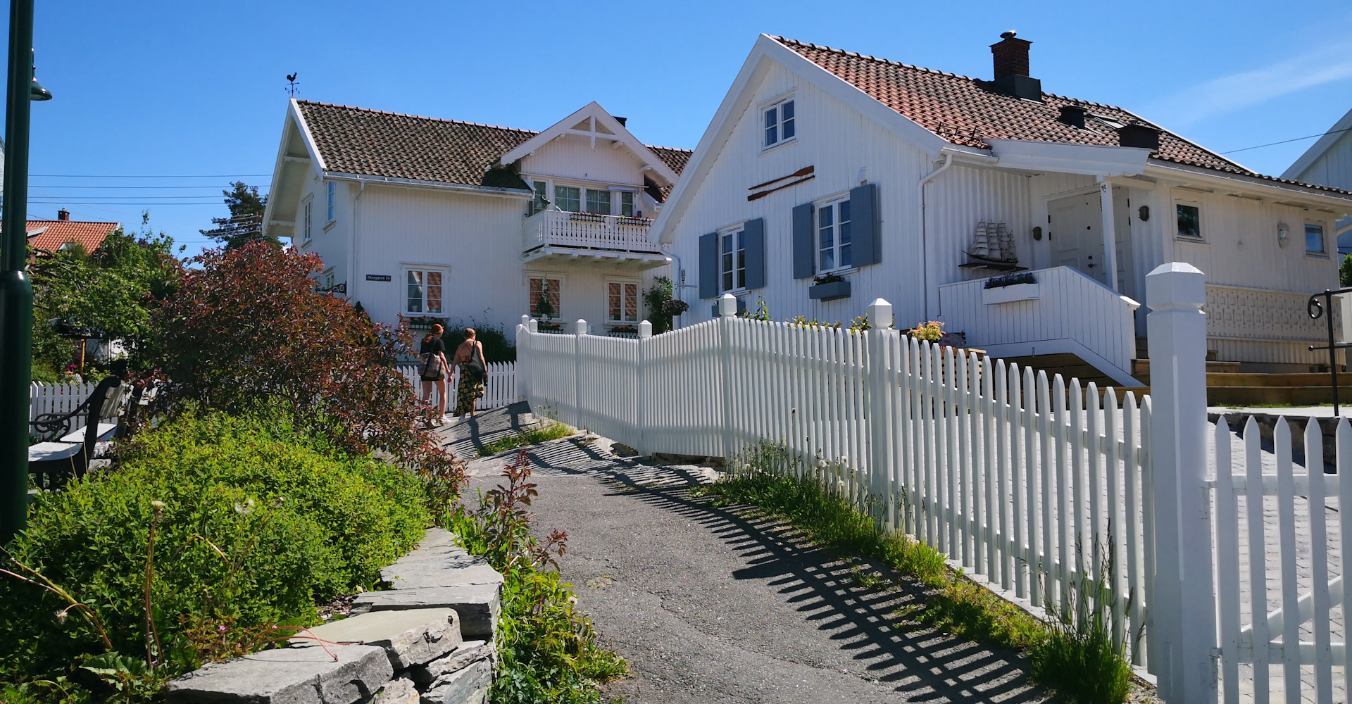 005 Hvitmalte hus og trange gater 2-foto Geir Johansen.jpg