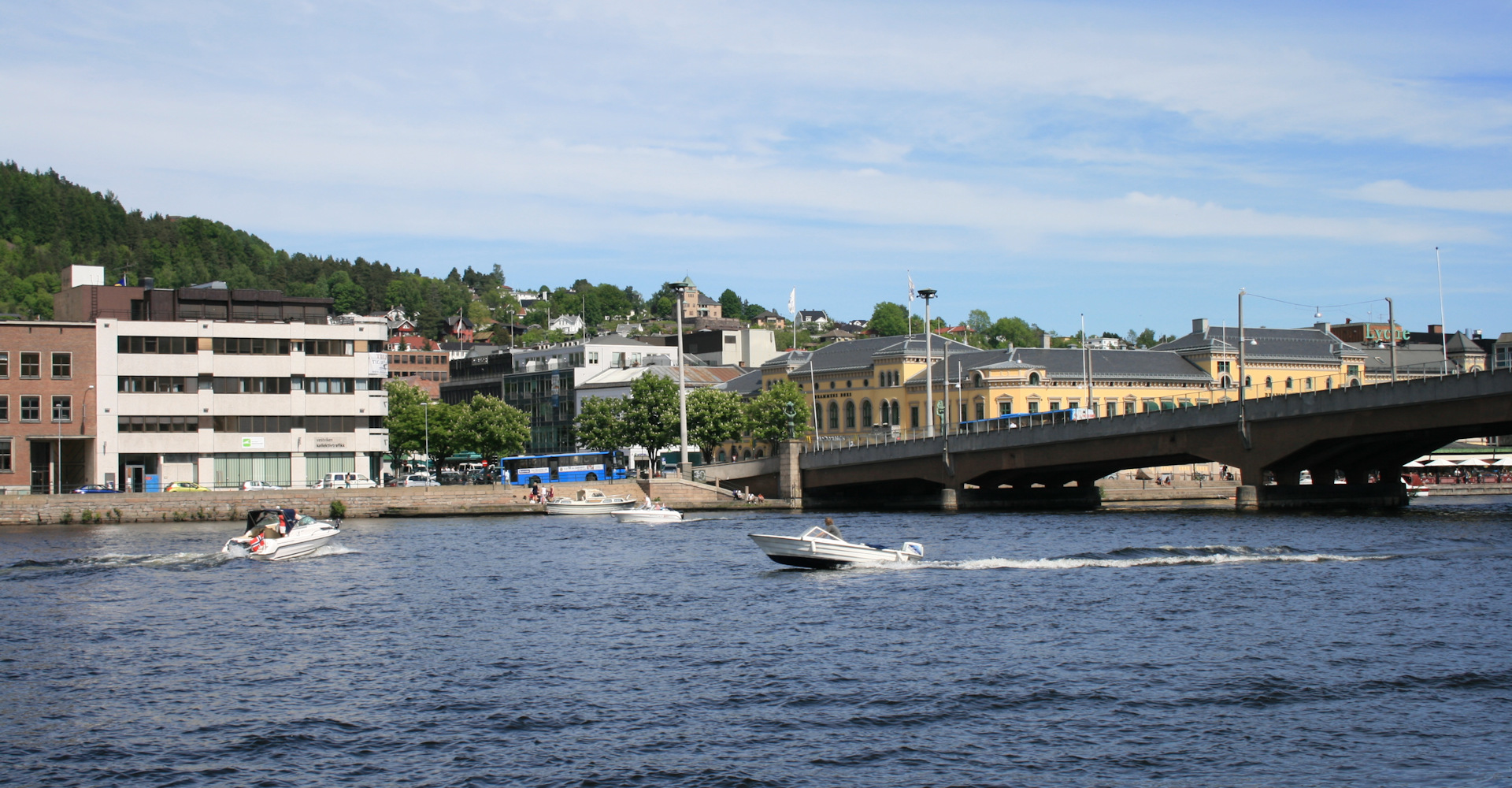 014 Sentrum og broen over til Strømsø-foto Geir Johansen.jpg