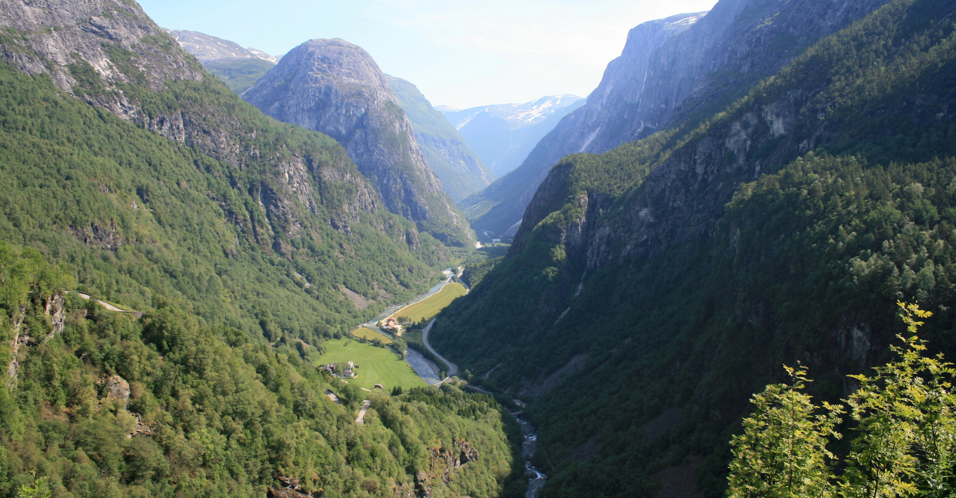 013 Nærøydalen mot Gudvangen og Nærøyfjorden-foto Geir Johansen.jpg