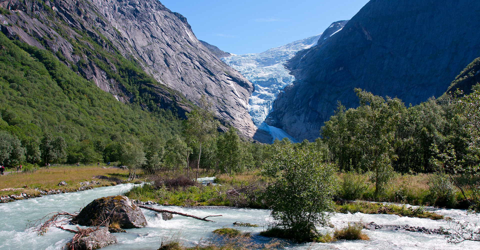 001 Briksdalsbreen - foto Sergey Ashmarin.jpg